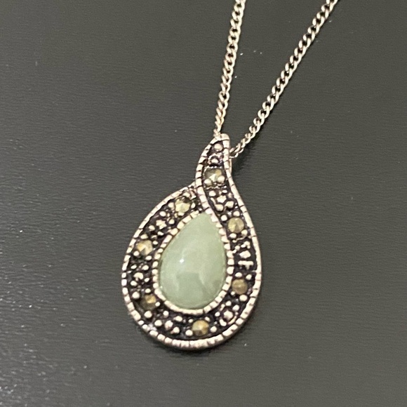 Vintage 925 NV Sterling Silver Jade Marcasite Teardrop Pendant 18” Necklace 3g. - Picture 5 of 16